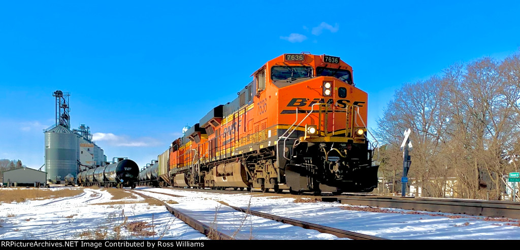 BNSF 7636